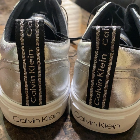 Shoes - Picture 3 of 6